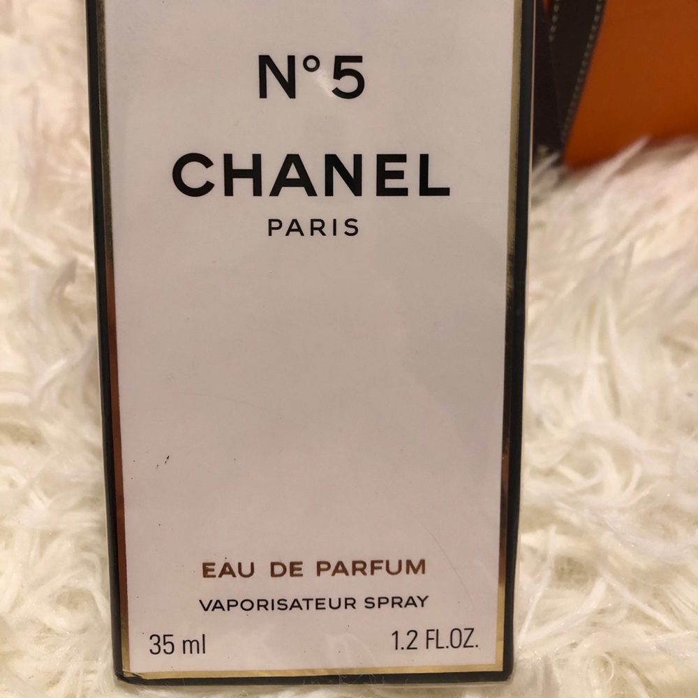 Chanel N°5 (Free Chanel perfume Sample 1 piece & Mystery Clothing)